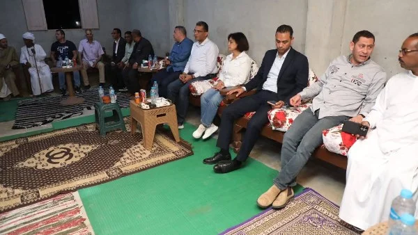 محافظ البحر الأحمر يزور مرسى حميرة ويعالج مشكلات الخدمات