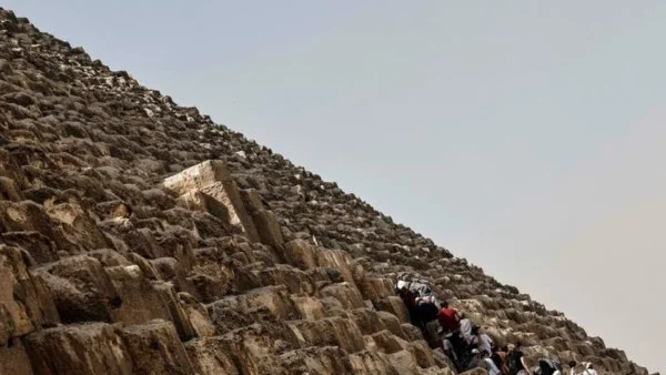 ممر حلزوني مخفي داخل الهرم الأكبر في الجيزة