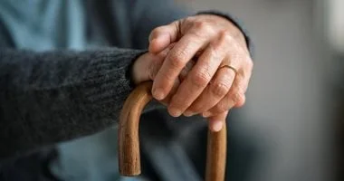 شروط اعتبار المسن معرضًا للخطر وفقًا للقانون