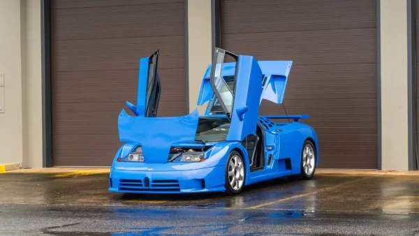 بوجاتي EB110 النادرة تعود بعد 25 عامًا