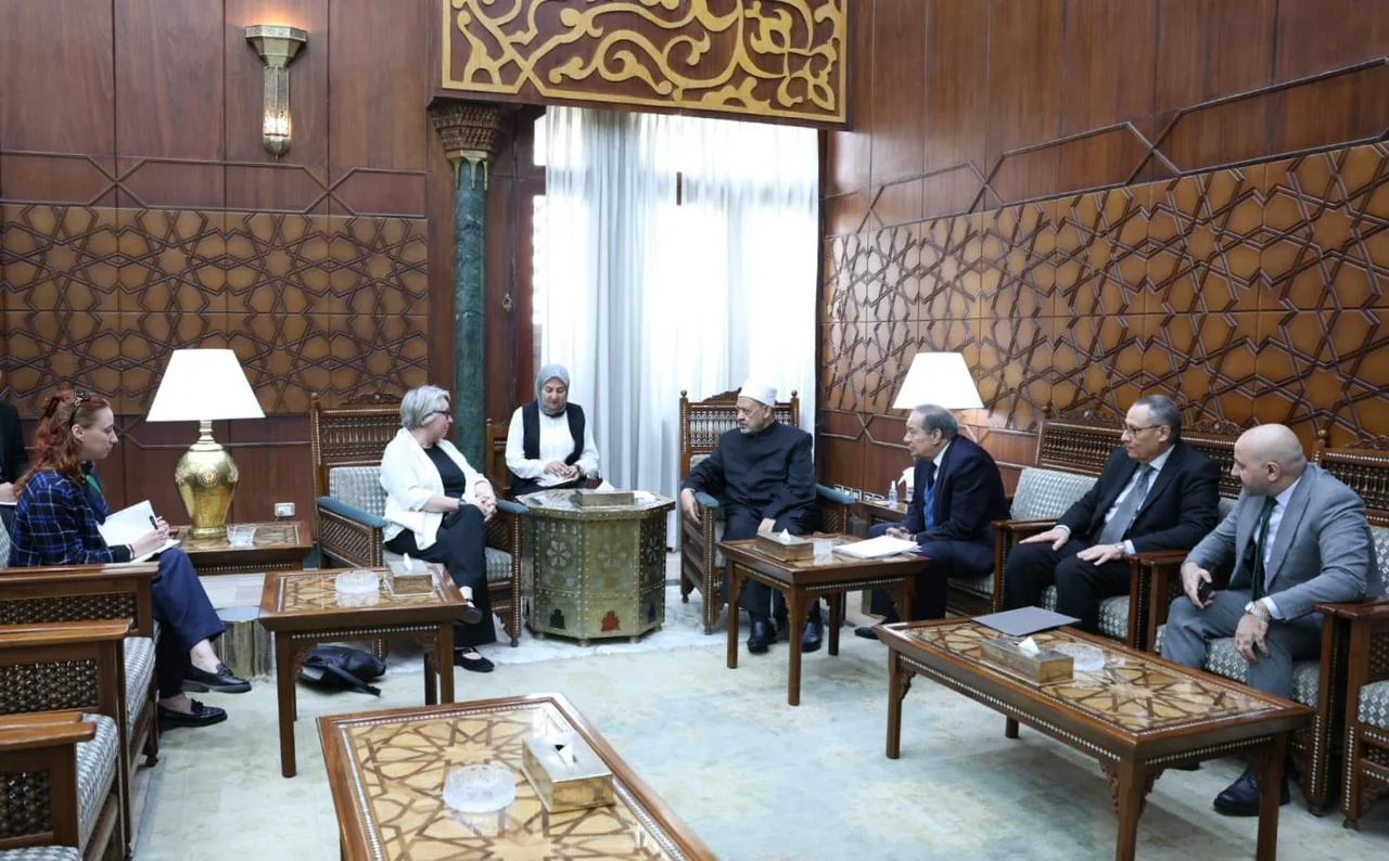 شيخ الأزهر يستقبل سفيرة فنلندا ويؤكد أهمية القيم الدينية