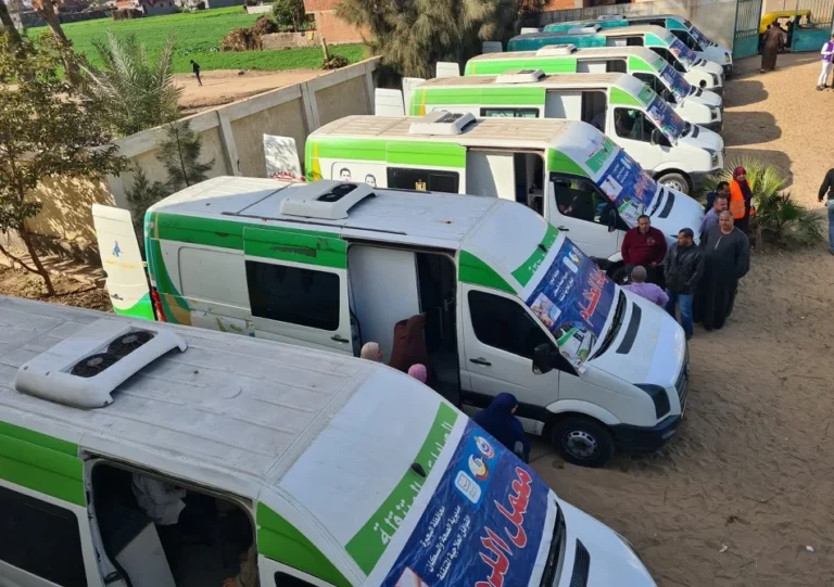 قافلة طبية شاملة في قرية بني صالح بمبادرة حياة كريمة