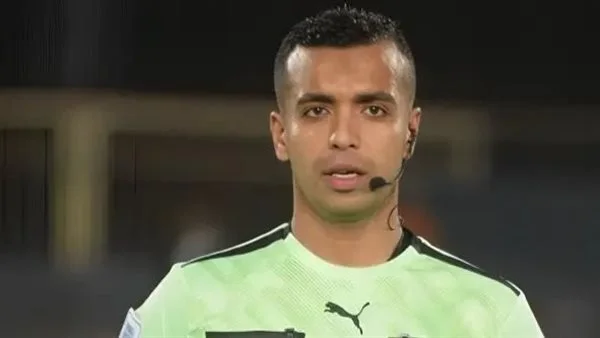 أبو ريدة يأمر بتوفير رعاية طبية للحكم مصطفى الشهدي