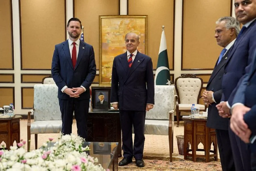 قائد الجيش الباكستاني يزور إيران لمناقشة الأوضاع الإقليمية