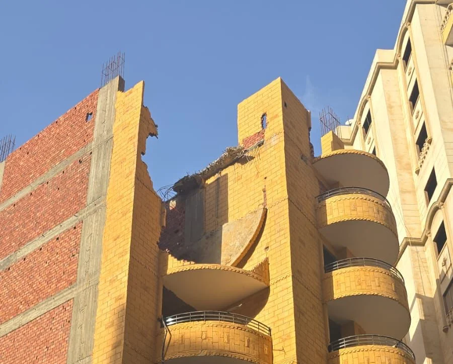 حملة إزالة مخالفات البناء بحي الهرم