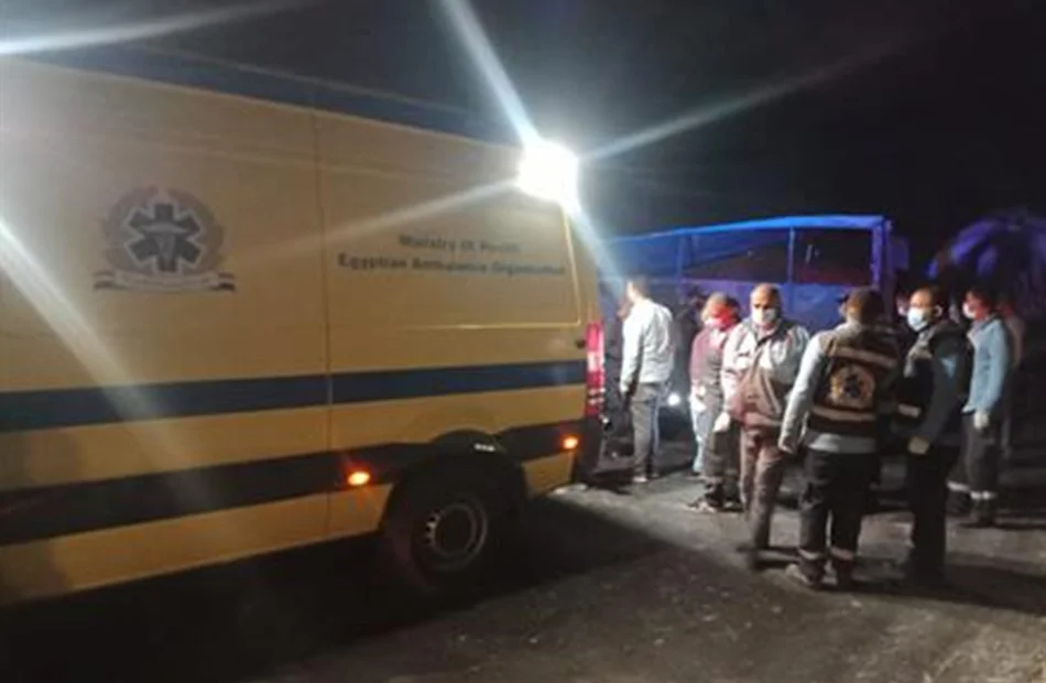 انقلاب ميكروباص بالبحيرة يُسفر عن 9 إصابات