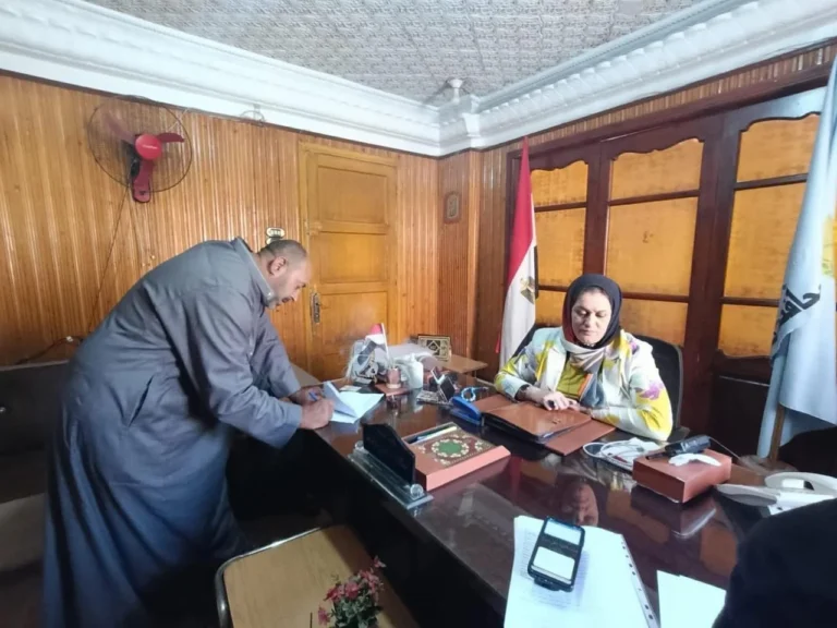 توقيع عقود إنشاء وحدة صحية ومحطة صرف صحي بقرى بيلا