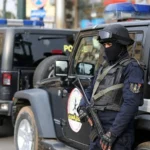 مشاجرة عنيفة بأسلحة بيضاء في المحلة