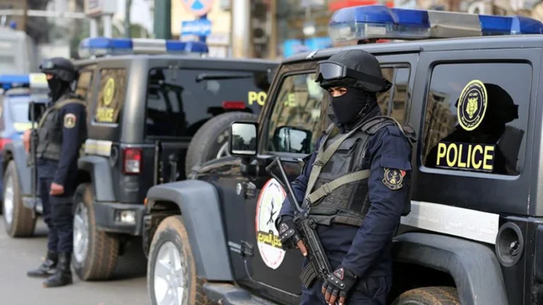 مشاجرة عنيفة بأسلحة بيضاء في المحلة
