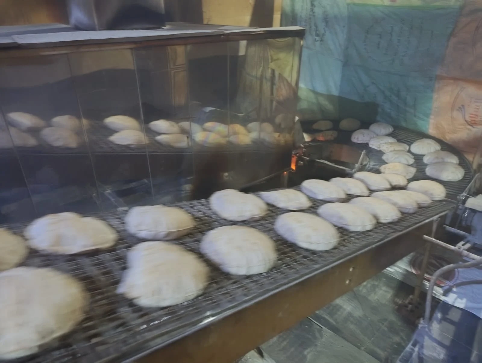 ضبط صاحب مخبز يتصرف في 20 طن دقيق مدعم بالحامول