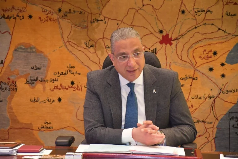 الاجتماع الدوري لمحافظ الجيزة حول خدمات أوسيم