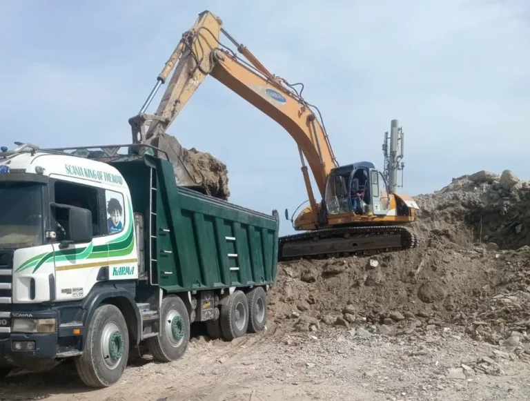 حملة لإزالة مخلفات البناء في بورسعيد