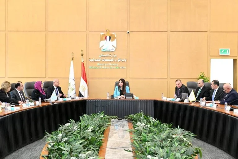 اجتماع لمتابعة مشروعات "حياة كريمة"