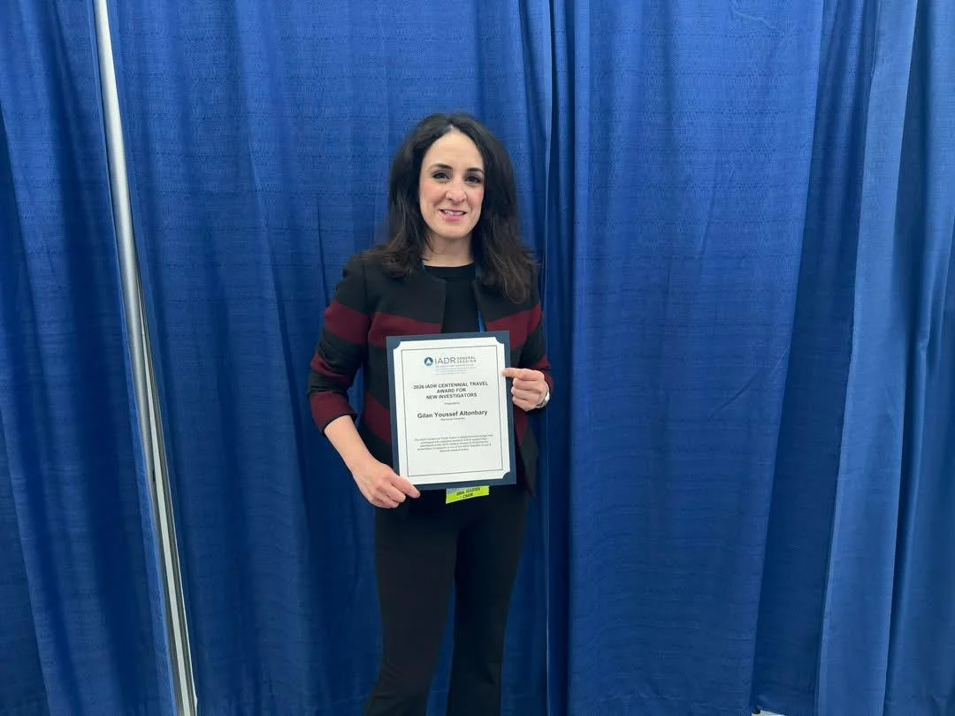 جيلان الطنباري تفوز بجائزة دولية في مؤتمر طب الأسنان