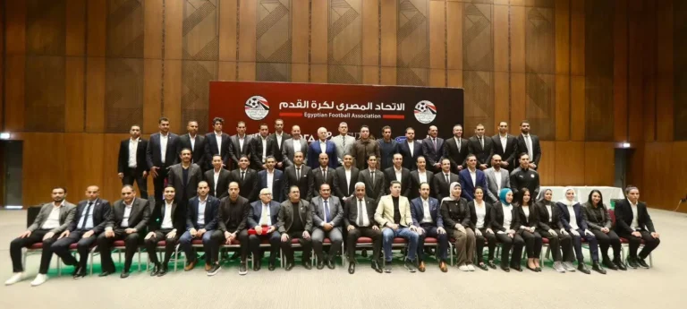 أبو ريدة يحتفل بتسليم الشارات الدولية للحكام