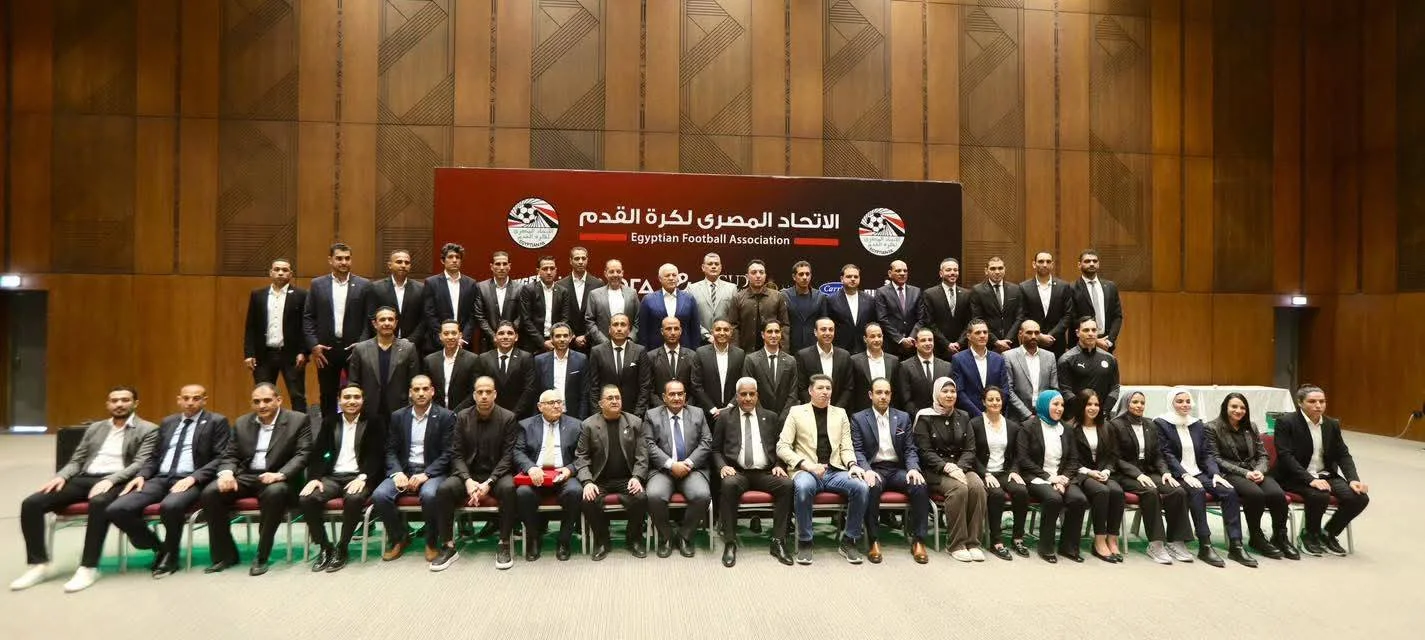 أبو ريدة يحتفل بتسليم الشارات الدولية للحكام