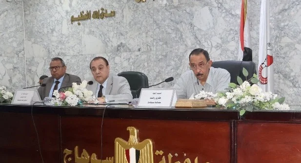 محافظ سوهاج يترأس اجتماع المجلس التنفيذي