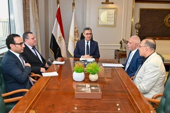 اجتماع وزير التموين مع البدالين لضبط السوق