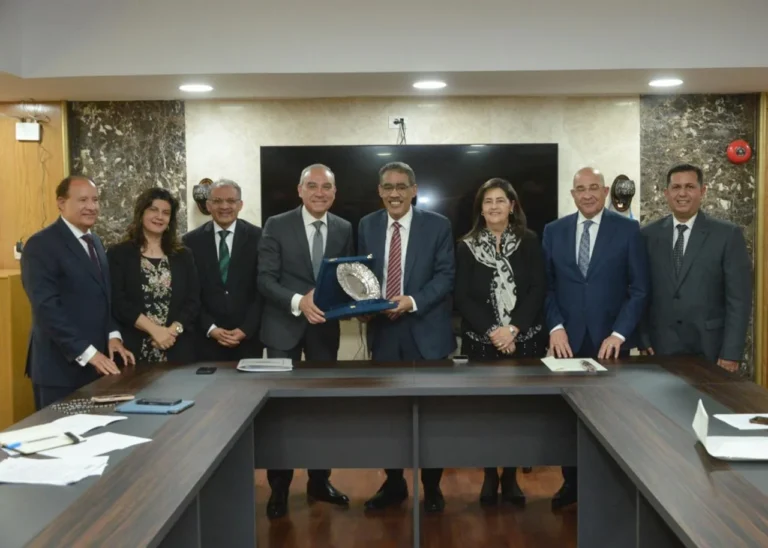 تكريم ضياء رشوان في اجتماع هيئة الاستعلامات الجديد