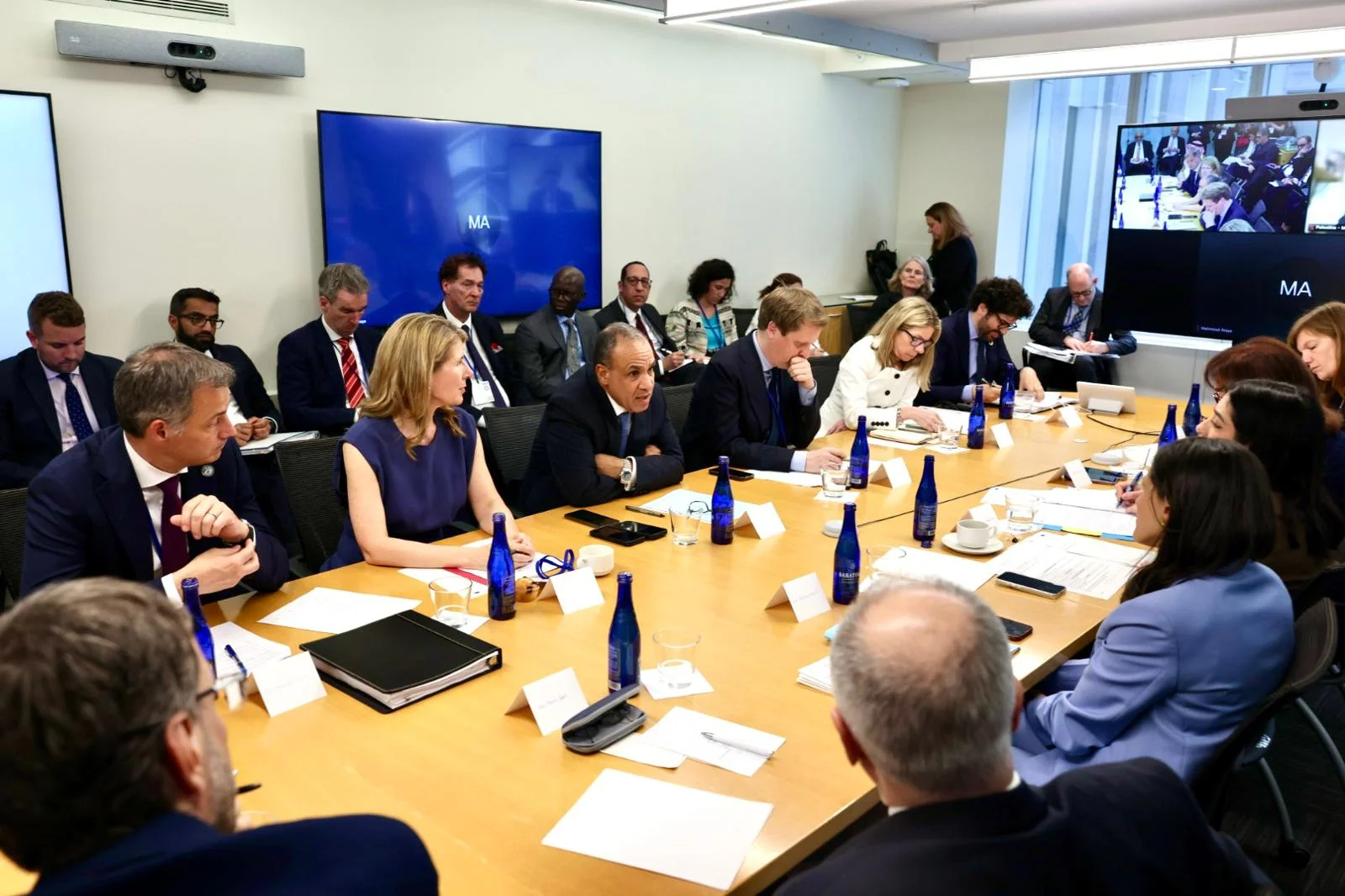 وزير الخارجية يشارك في حلقة نقاشية حول غزة