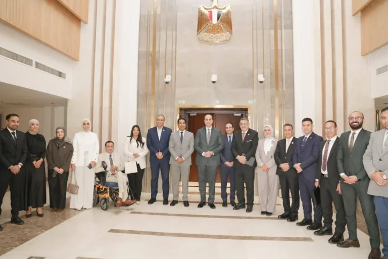 لقاء رئيس هيئة الرعاية الصحية مع نواب الإسماعيلية