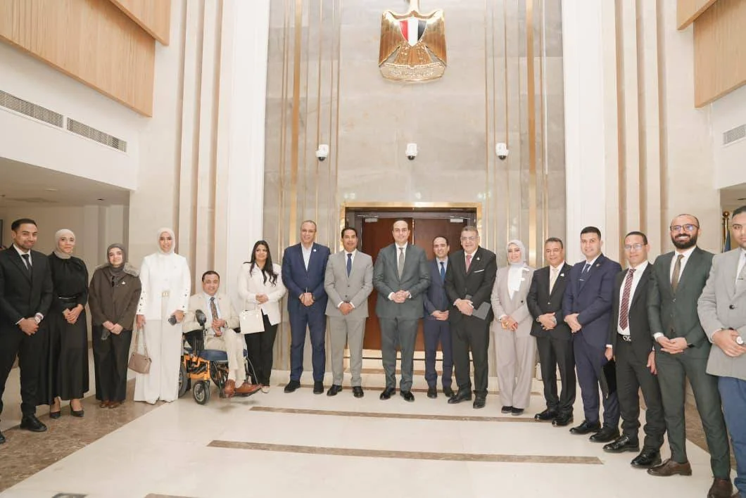 لقاء رئيس هيئة الرعاية الصحية مع نواب الإسماعيلية