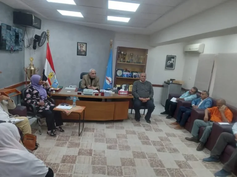 تعليم البحر الأحمر يضع خطة لضبط المدارس اللغوية بالغردقة