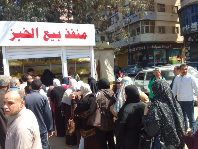 استمرار بيع الخبز في المنصورة لمواجهة احتياجات المواطنين