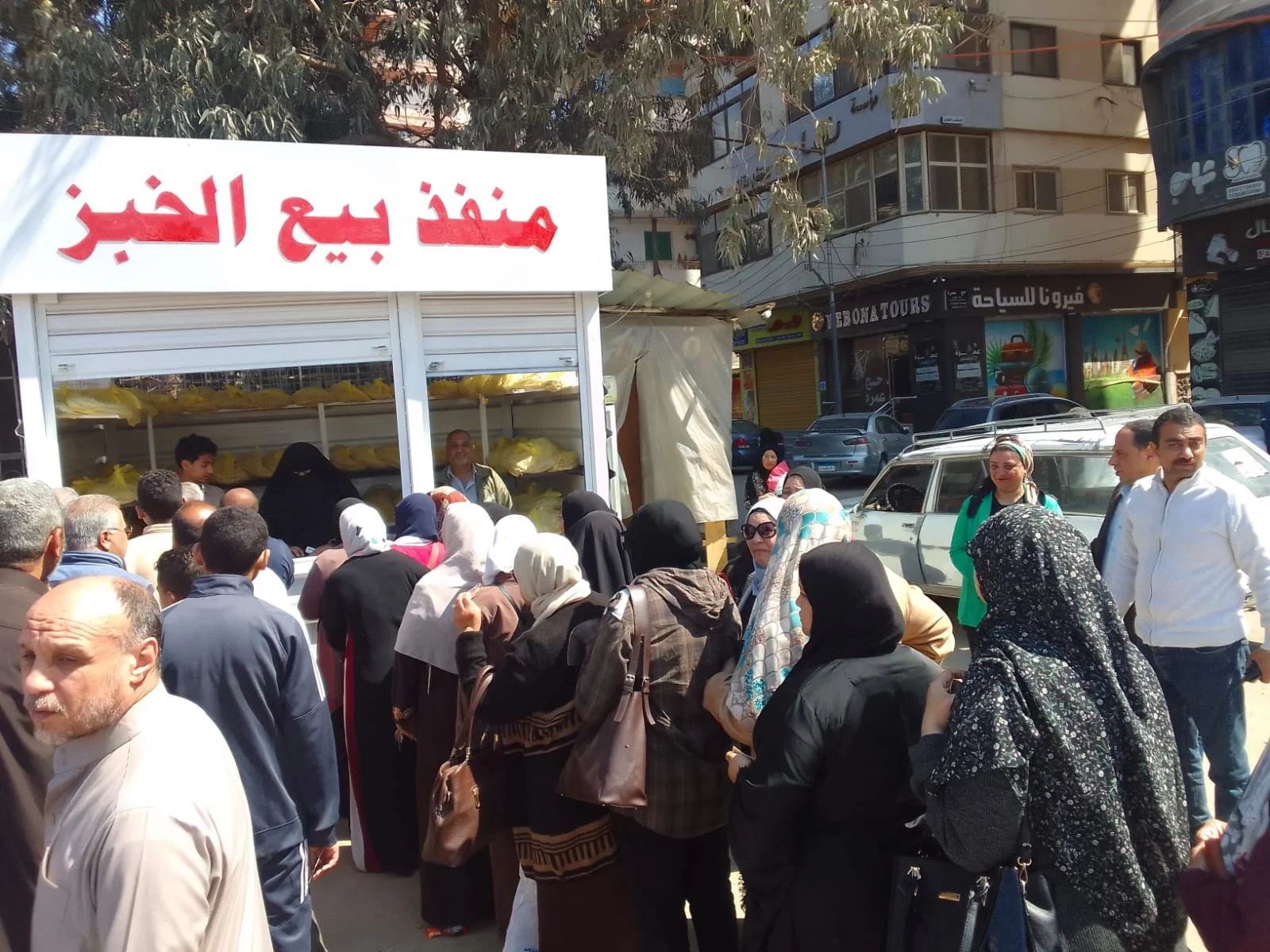 استمرار بيع الخبز في المنصورة لمواجهة احتياجات المواطنين