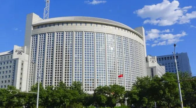 الصين تعارض العقوبات الأحادية على النفط الإيراني