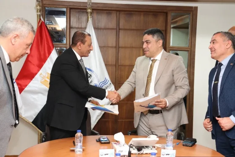 تعزيز قدرات موانئ البحر الأحمر بقاطرات ولنشات جديدة