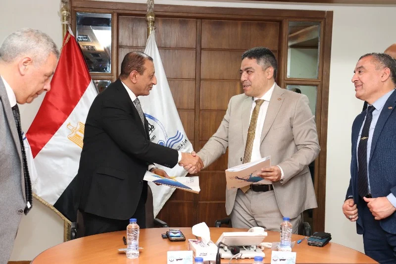 تعزيز قدرات موانئ البحر الأحمر بقاطرات ولنشات جديدة