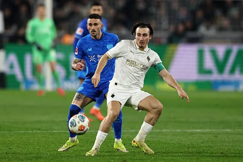 ريتز يحتفظ بشارة قيادة جلادباخ رغم غضب الجماهير