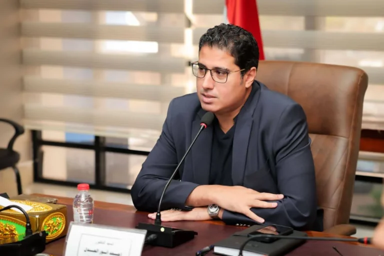 نائب محافظ القاهرة يناقش مشروعات المنطقة الغربية