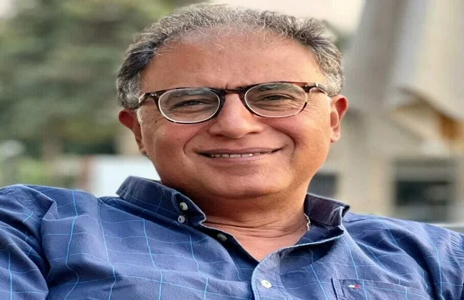 أشرف العشماوي يفوز بجائزة الشيخ زايد للكتاب