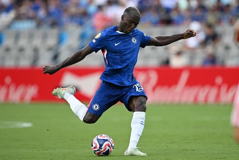 كايسيدو يوقع عقداً جديداً مع تشيلسي لمدة سبع سنوات