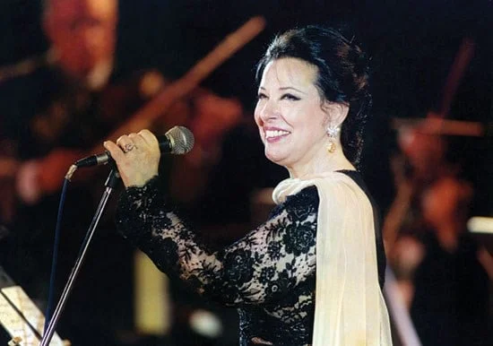 نجاة الصغيرة تحصد جائزة شخصية العام الثقافية