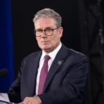 رئيس الوزراء البريطاني يؤكد أهمية فتح مضيق هرمز