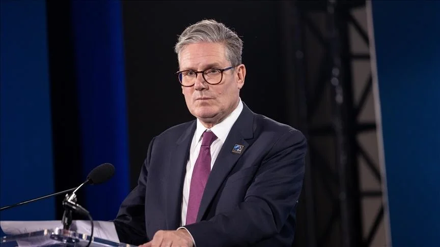 رئيس الوزراء البريطاني يؤكد أهمية فتح مضيق هرمز