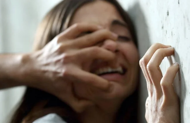 طالبة الدروس الخصوصية تكسر صمت 12 عامًا