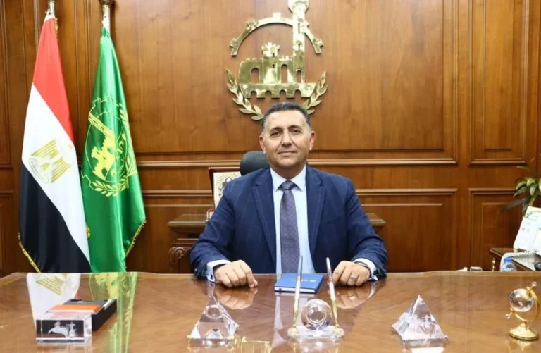 مكافأة لسائقي لودرات بالقليوبية لدعمهم جهود الإطفاء