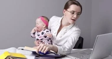 تعويض الأجر للمرأة المؤمن عليها في حالات الحمل والوضع