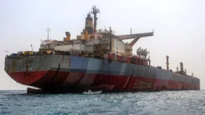 5 ناقلات نفط إيرانية تعبر مضيق هرمز رغم الحصار الأمريكي