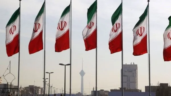 إيران تؤكد على حماية مضيق هرمز والملاحة الدولية