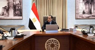 مدبولي يتابع نقل مشروعات وزارة النقل بمصر