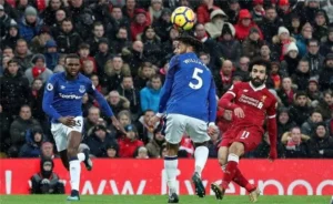 جدل تحكيمي قبل ديربي ليفربول وإيفرتون