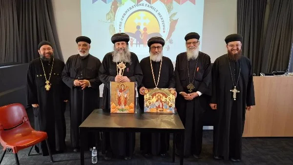 مشاركة رئيس الدير المحرق في اجتماع أسري بملبورن