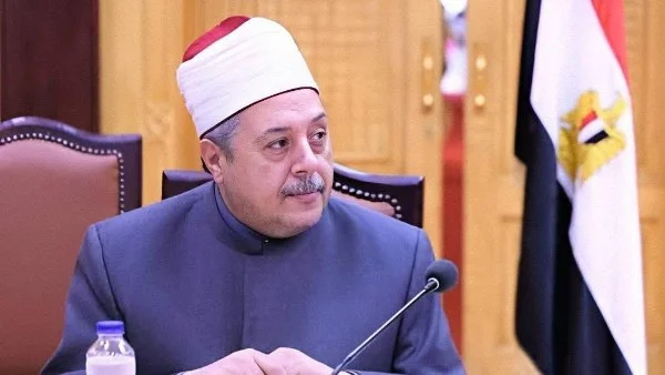تهنئة مفتي الجمهورية للشيخ أيمن عبدالغني بتكليفه الجديد