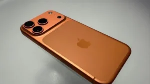 أبل تطلق آيفون 18 وهاتف قابل للطي في 2026