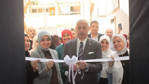 معرض «بين يدي أمي» في جامعة أسيوط لدعم الإبداع الطلابي